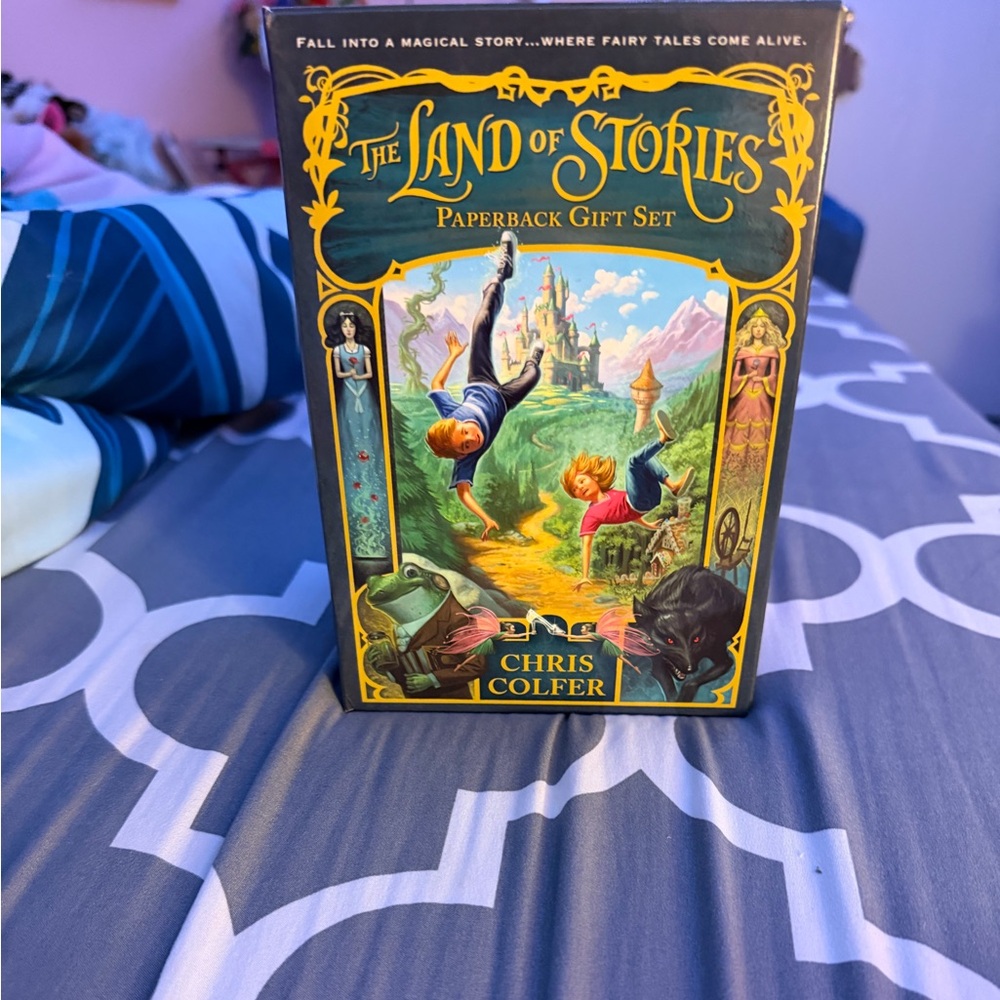 Barnes & Noble The Land of Stories Gift Set - Multicolor